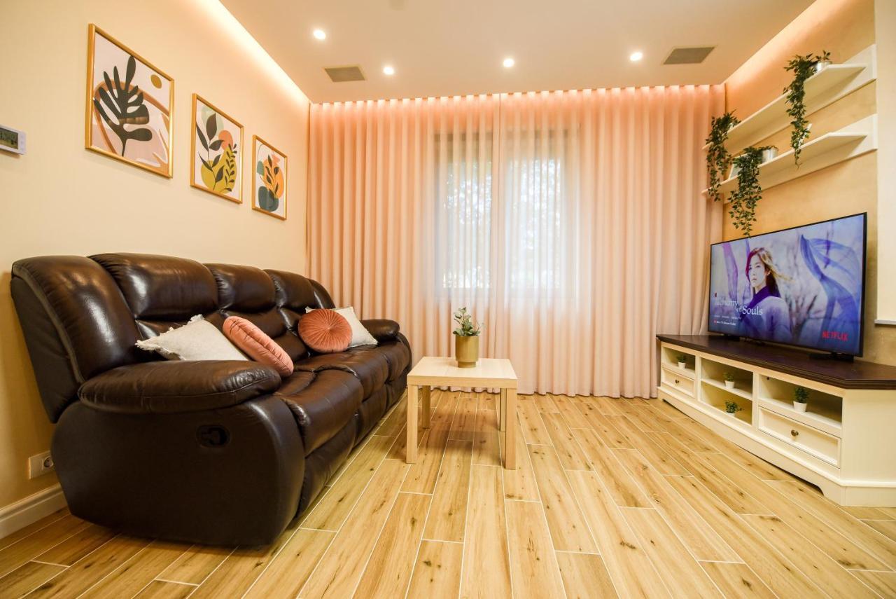 Green Leafy Brasov - Ideal 2 Bedroom Apartment Kültér fotó
