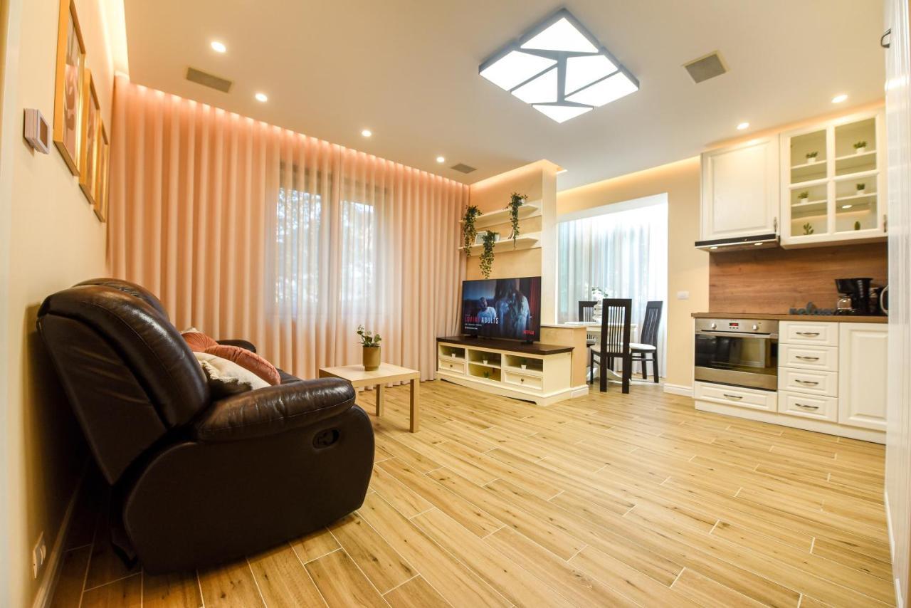 Green Leafy Brasov - Ideal 2 Bedroom Apartment Kültér fotó