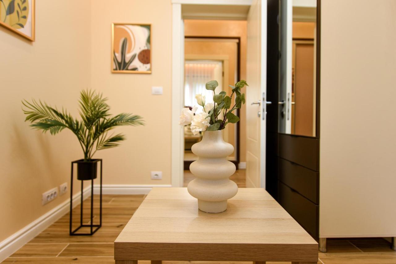 Green Leafy Brasov - Ideal 2 Bedroom Apartment Kültér fotó