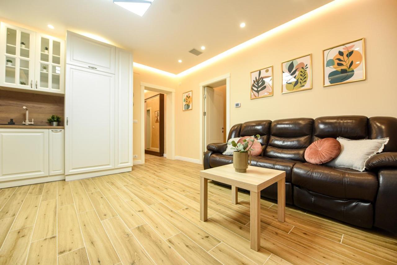 Green Leafy Brasov - Ideal 2 Bedroom Apartment Kültér fotó
